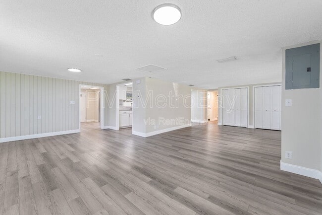 Building Photo - 6121 N Falkenburg Rd