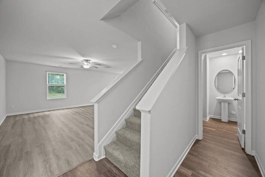 Building Photo - Room in House on Hazelburn Dr