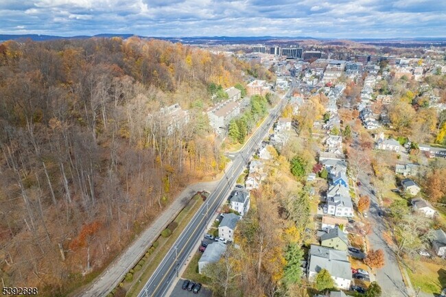 Building Photo - 76 Mt Kemble Ave