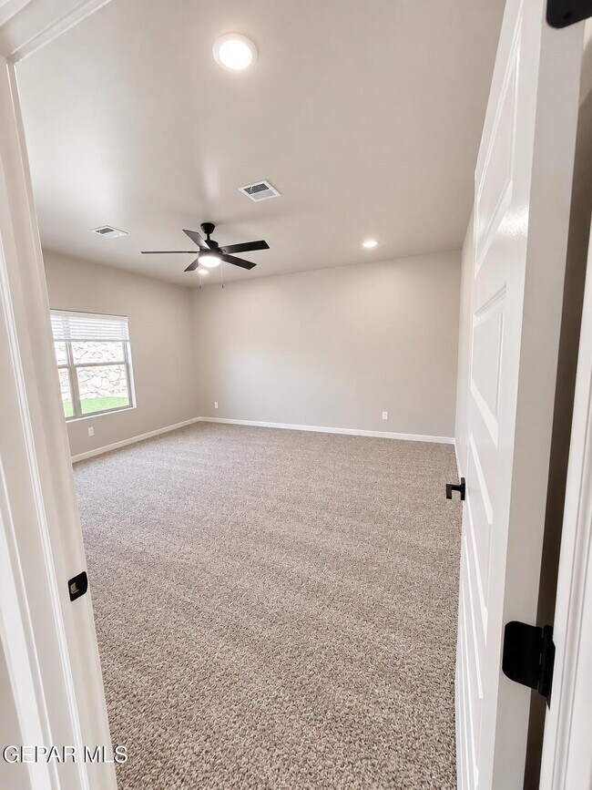 Building Photo - 12633 Middlesbrough Ave