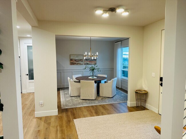 Building Photo - Gorgeous Custom Camas Home