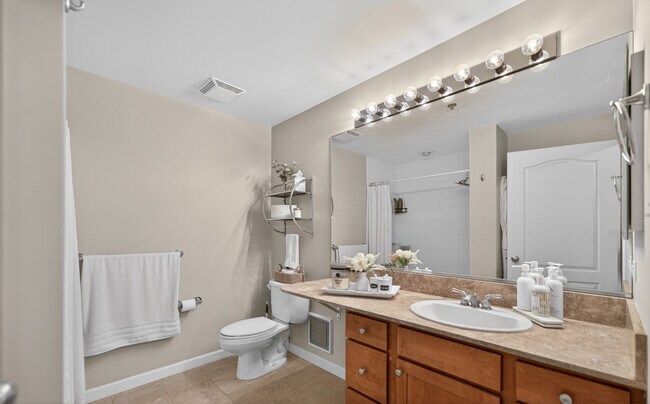 Building Photo - 1212 N Wells St