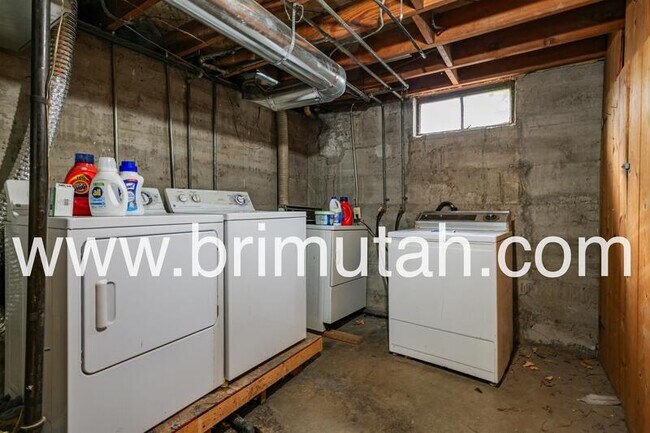 Building Photo - 950 E Millcreek Way