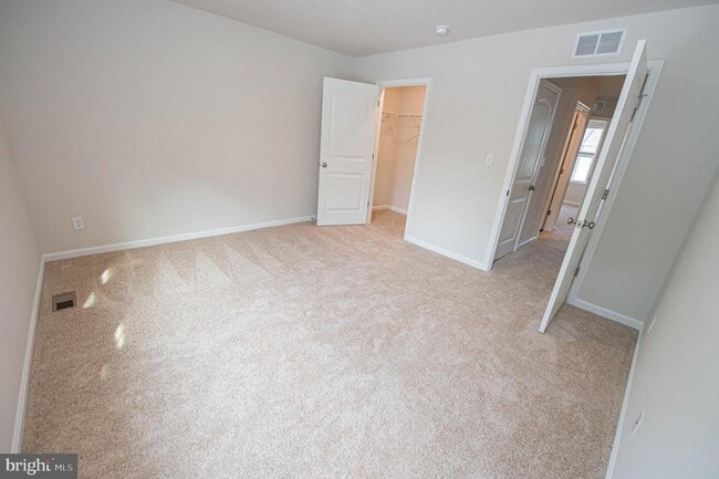 Building Photo - 128 Willowtree Ln