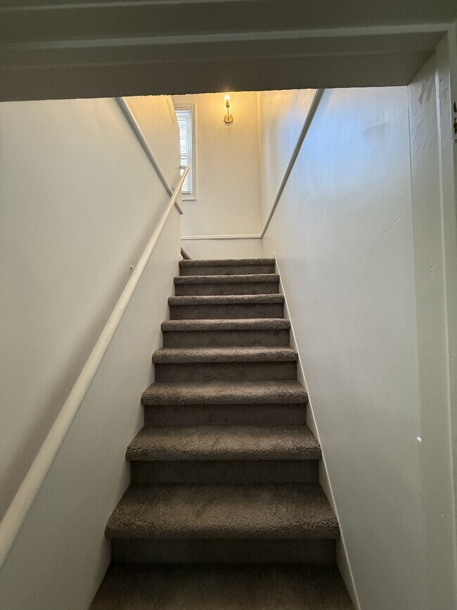 Building Photo - 5752 Bishop St