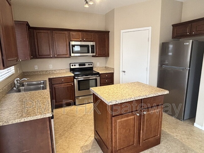 Building Photo - 2619 E Shannon St