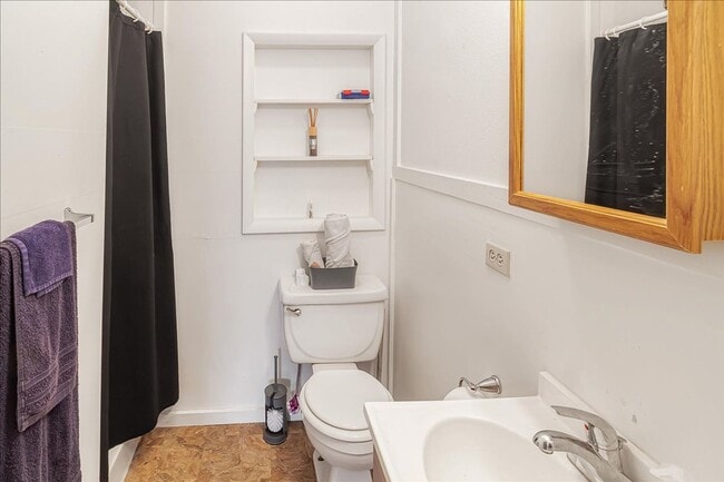 Building Photo - 212 W North St