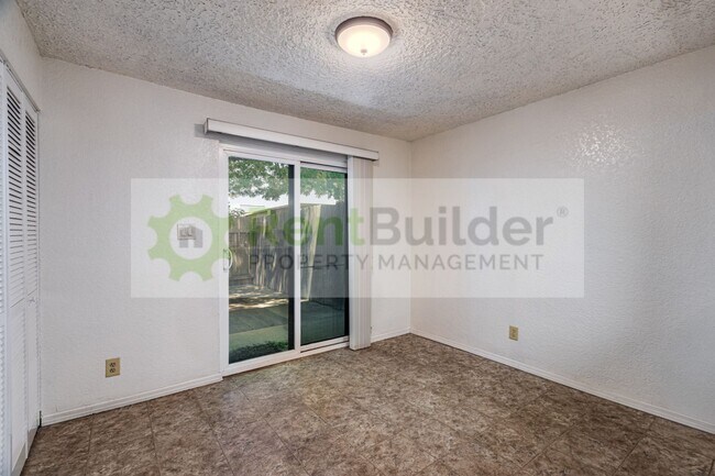 Building Photo - 6041 Sequoia Rd NW