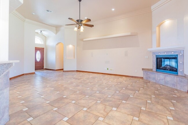 Building Photo - Beautiful Spacious 4 bedroom 2 bath House!