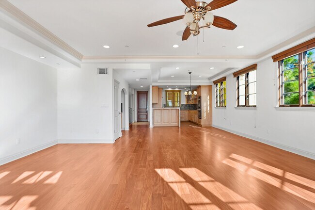 Building Photo - 985 N Michillinda Ave