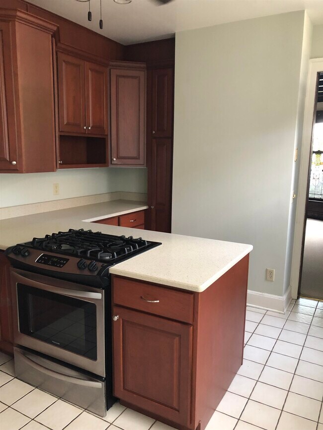 Building Photo - 901 Spaight St