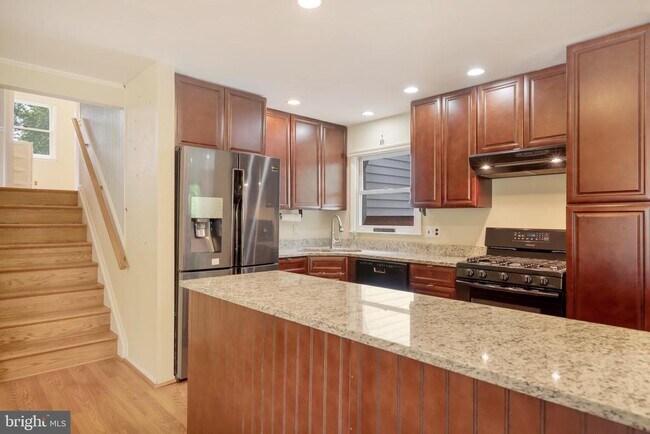 Building Photo - 7011 Hadlow Dr