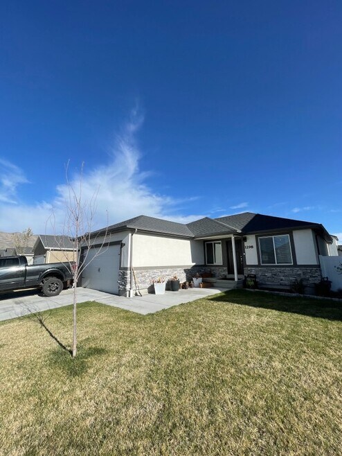 Building Photo - 1298 E Rachel Way