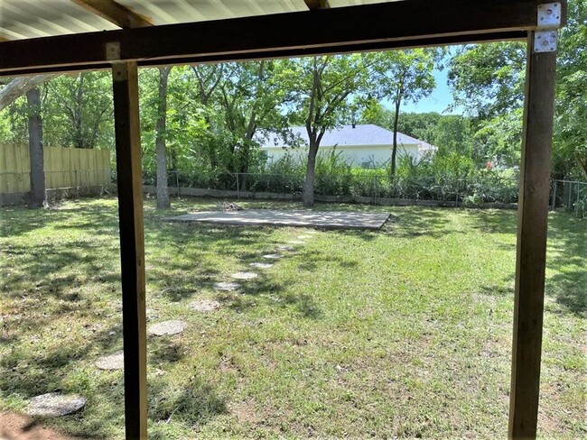 Building Photo - 720 Chisholm Trail