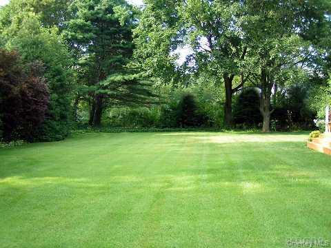 Building Photo - 327 Town Line Rd