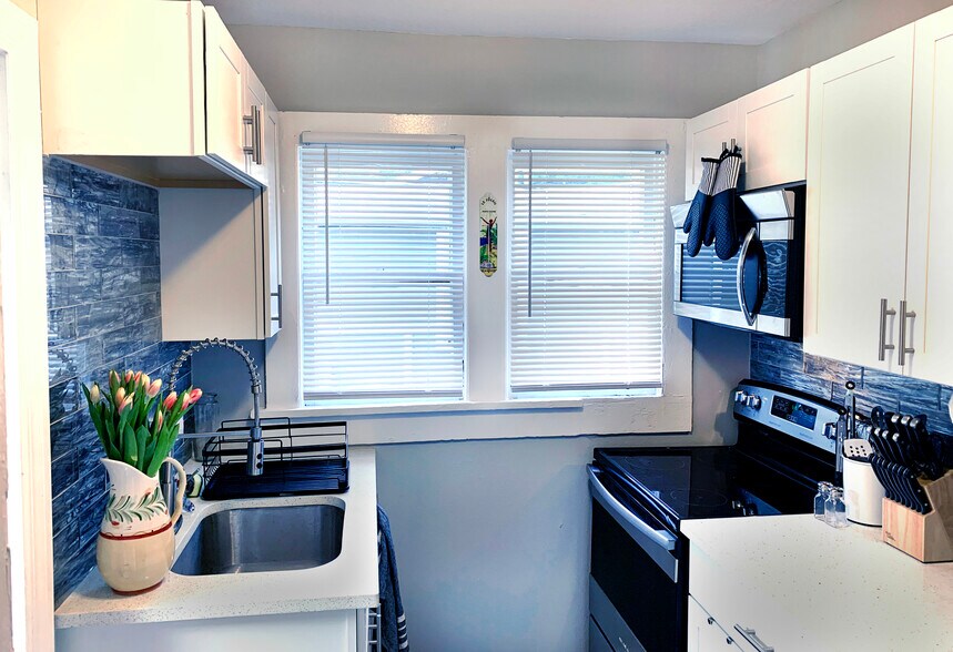 Building Photo - 2716 18th St N