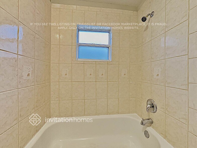 Building Photo - 2401 Granada Cir E
