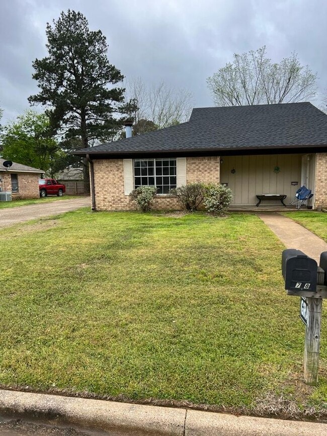 Building Photo - 1718-1721 Clearwood