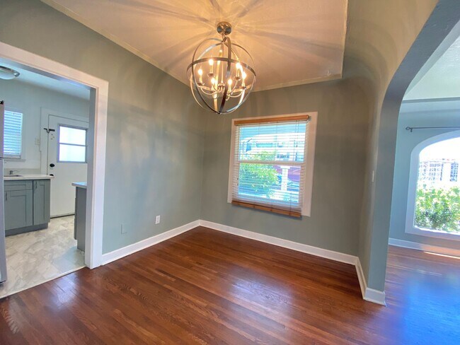 Building Photo - Craftsman Two Bedroom House! w/ Garage! NO...