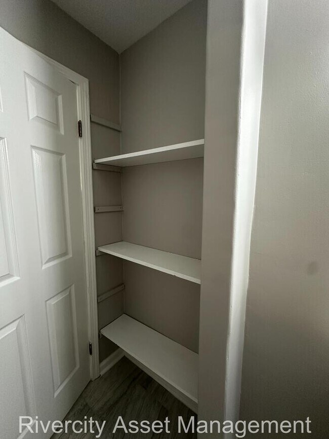 Building Photo - Your Perfect Home: Renovated 3 Bed, 2 Bath! Section 8 Friendly!! Westwood Area!!
