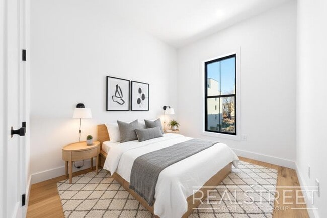 Building Photo - Brand New 4 Bed 4 Bath with in unit WD!