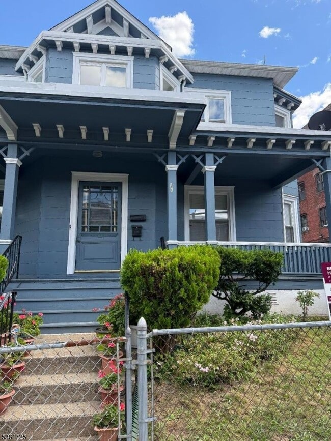 Primary Photo - 196 Cleveland St