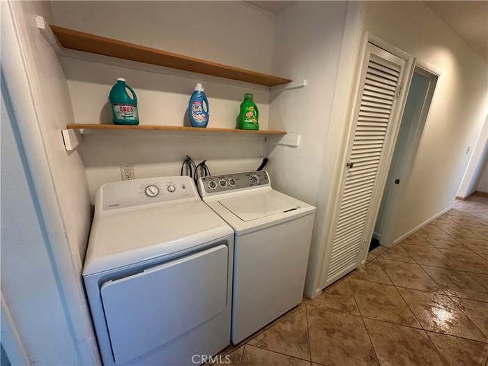 Building Photo - 979 N Gardena Ave