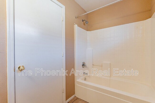 Building Photo - 1261 N Balboa Dr