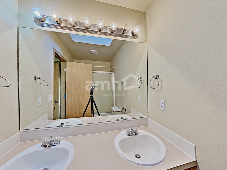 Building Photo - 16010 89th Ave E