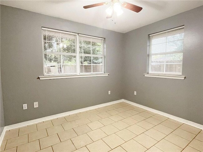 Building Photo - 281 Olive Dr