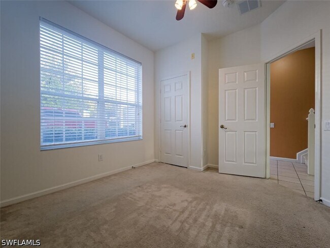 Building Photo - 2332 Silver Palm Dr