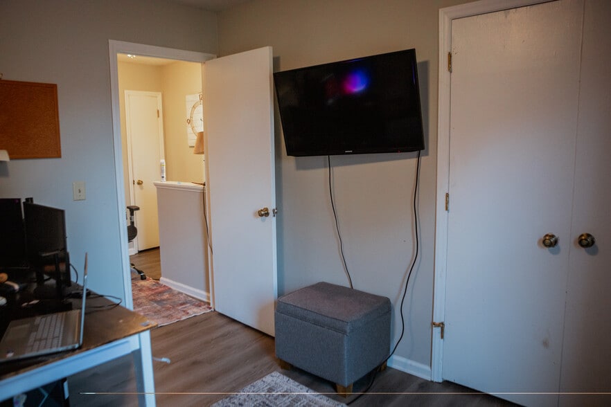 Building Photo - 199 Kristin Dr