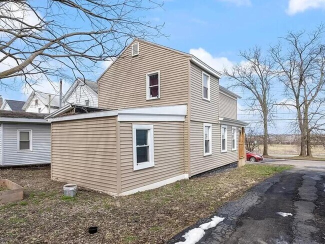 Building Photo - 713 Emerson Ave