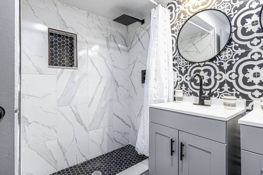 Building Photo - 1629 N Goldenrod Rd