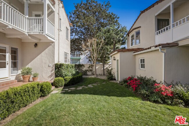 Building Photo - 8664 W Olympic Blvd