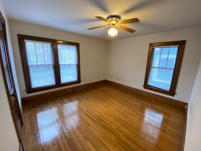 Building Photo - Indianola Ave 2777-2779 LAMT