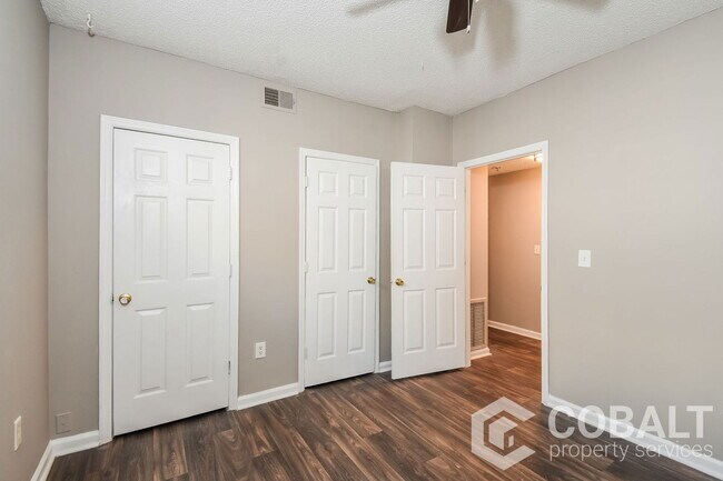 Building Photo - 987 Collier Rd NW