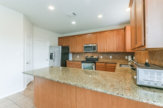 Building Photo - 5418 Lilac Grove Ln