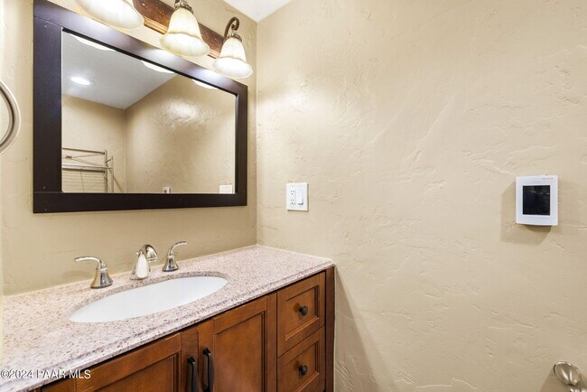 Building Photo - 306 S Virginia St