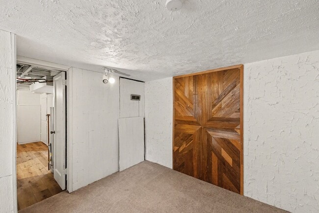 Building Photo - 3bd/1.75ba Seattle Home