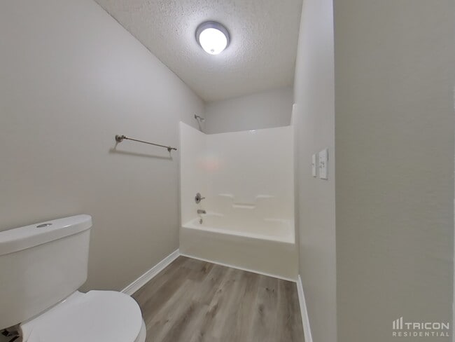 Building Photo - 2727 Fox Creek Dr E