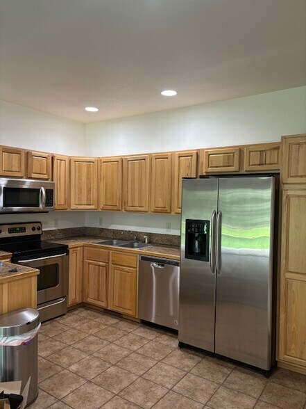 Building Photo - 265 Crossroads Cir