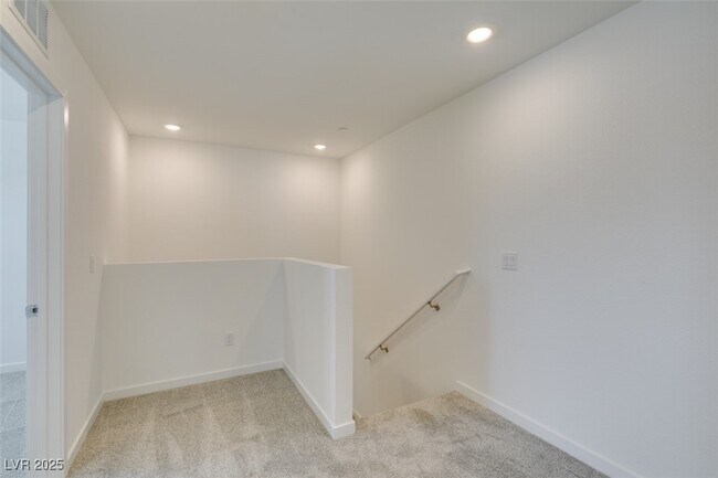 Building Photo - 6229 Mangler St