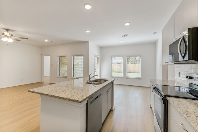 Building Photo - 11927 Pondwood Dr