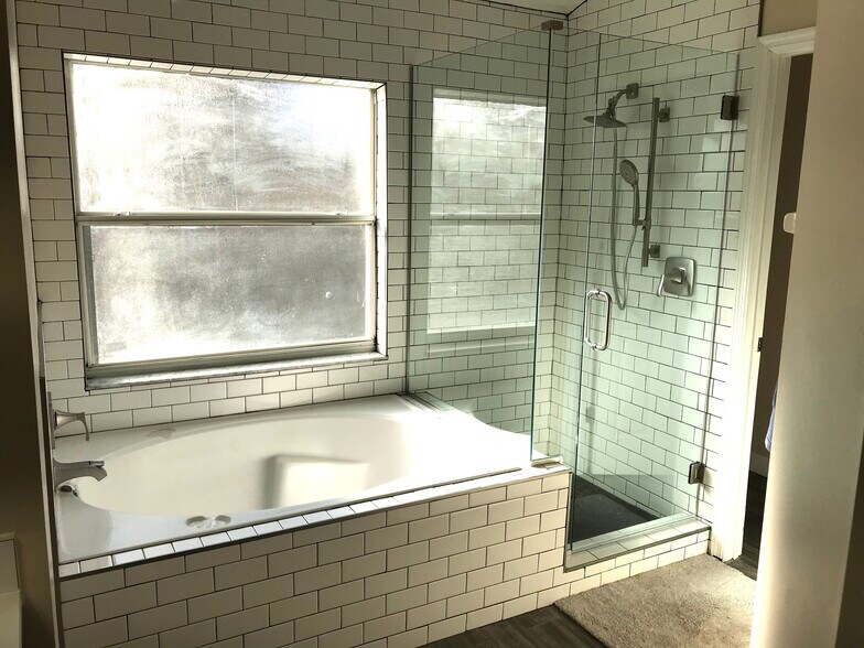 Building Photo - 499 Lancers Dr