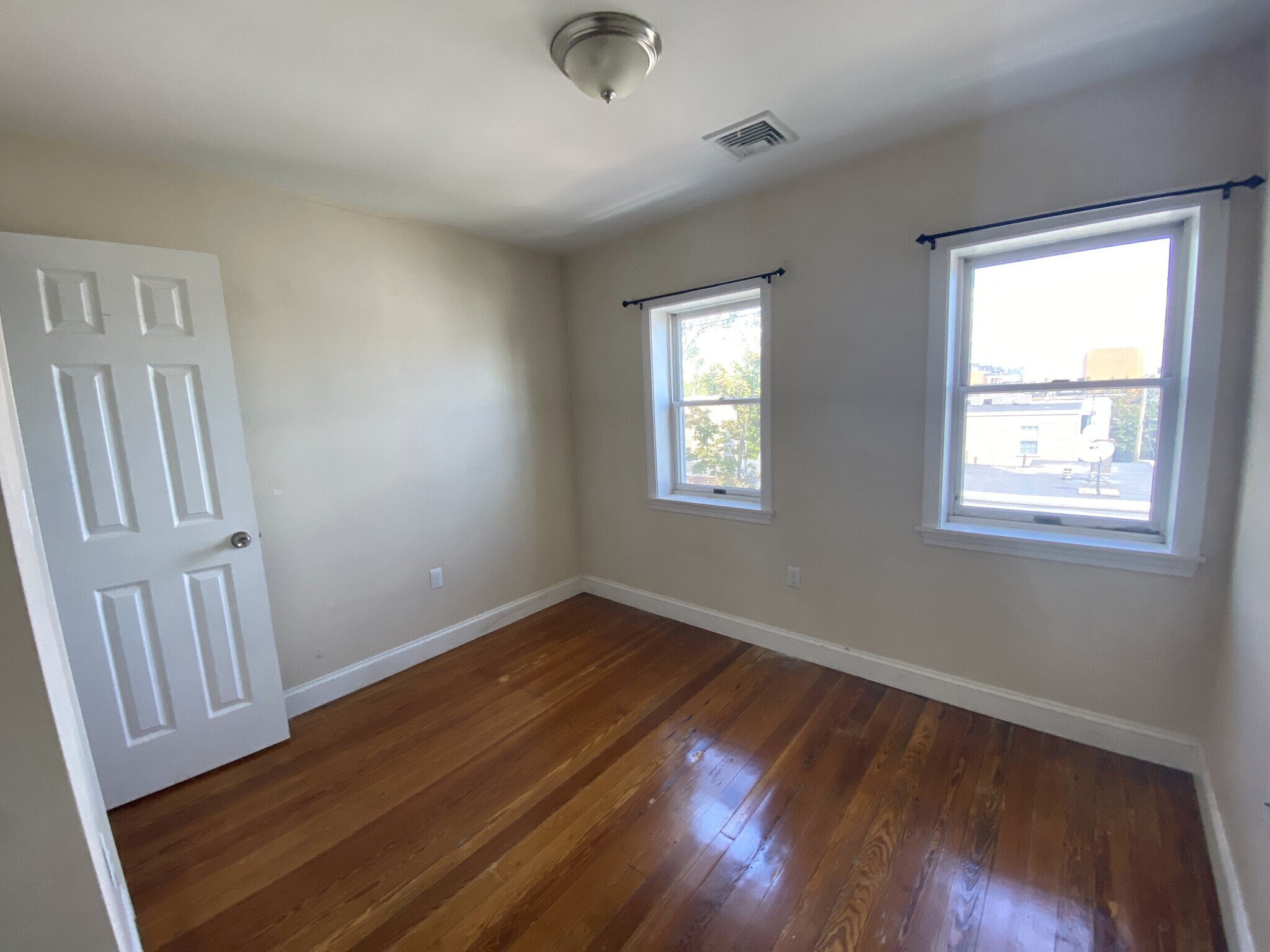 Building Photo - 191 Everett St