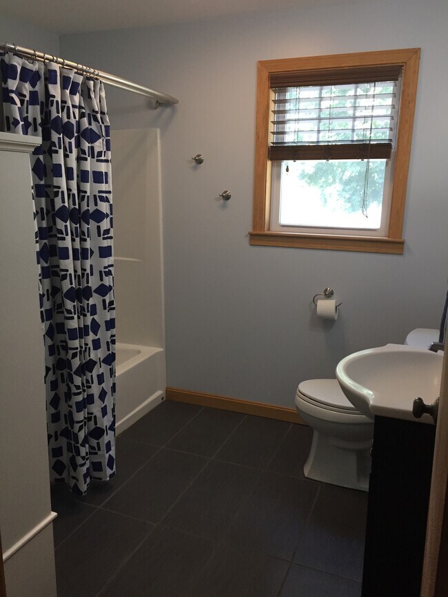 Bathroom - 9 Newbury St