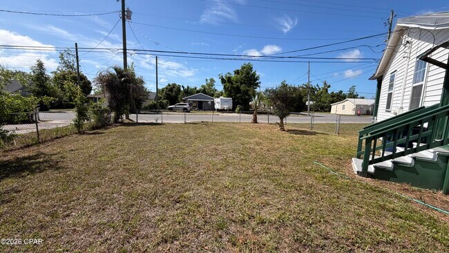 Building Photo - 300 N James Ave