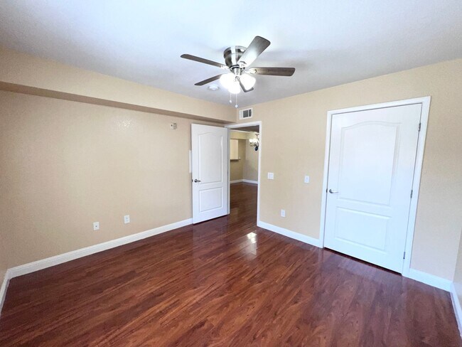 Building Photo - 5055 W Hacienda Ave