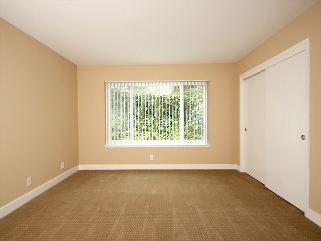 Building Photo - Crystal Lake Apartments